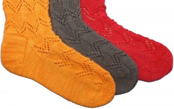 Chevron de Paix knitted socks by Debbie Tomkies